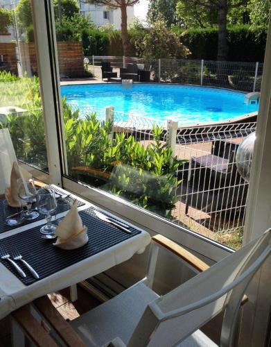 Hotel Logis Les Charmilles Chalon-Sur-Saone Sud Lux Zewnętrze zdjęcie