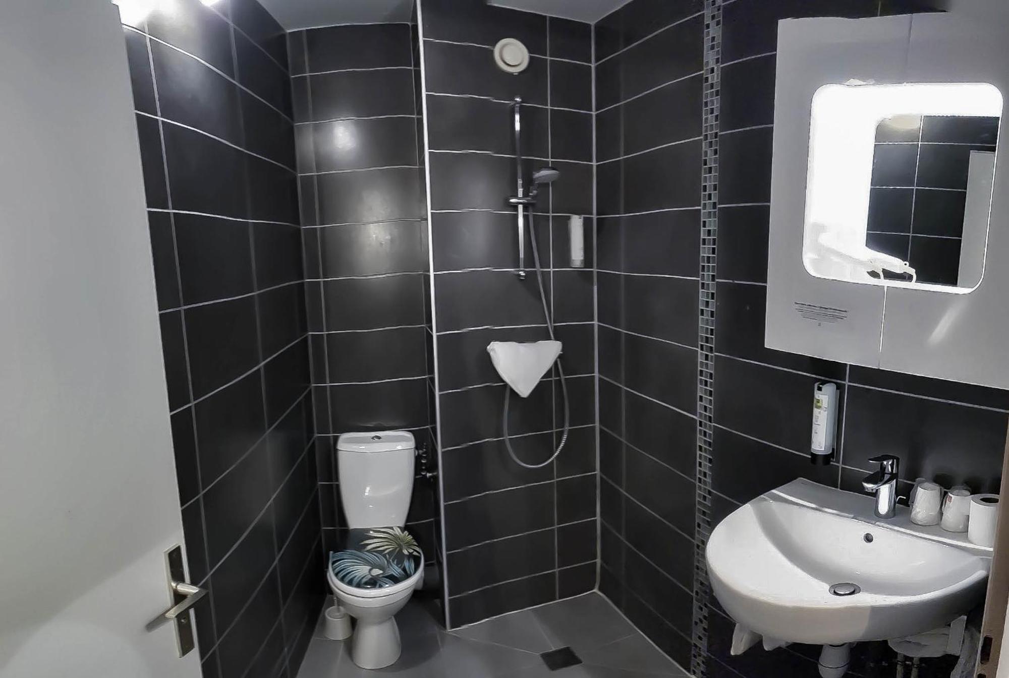Hotel Logis Les Charmilles Chalon-Sur-Saone Sud Lux Zewnętrze zdjęcie